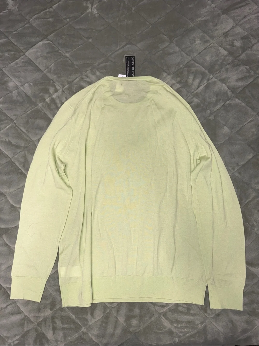 Banana Republic Men's Pale Yellow Crewneck Sweater - NWT